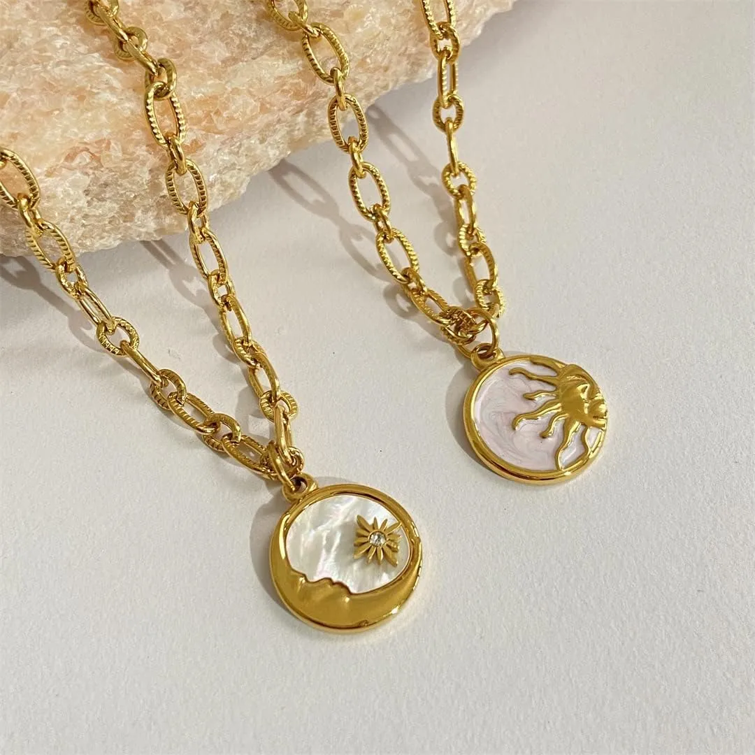 18K Gold Plated Round Pendant With Sun Moon Pendant Necklace Round Pendant Shells Necklace Choker Vintage Necklaces for Women Jewelry Gift