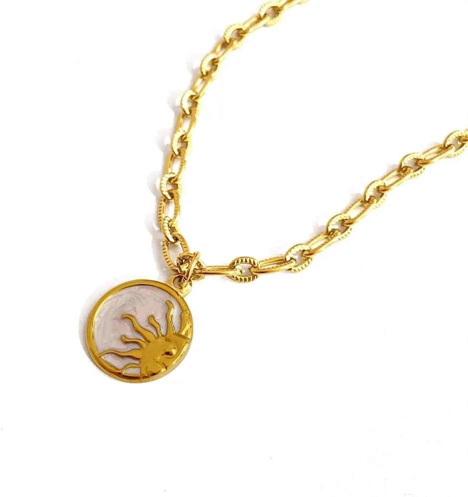 18K Gold Plated Round Pendant With Sun Moon Pendant Necklace Round Pendant Shells Necklace Choker Vintage Necklaces for Women Jewelry Gift