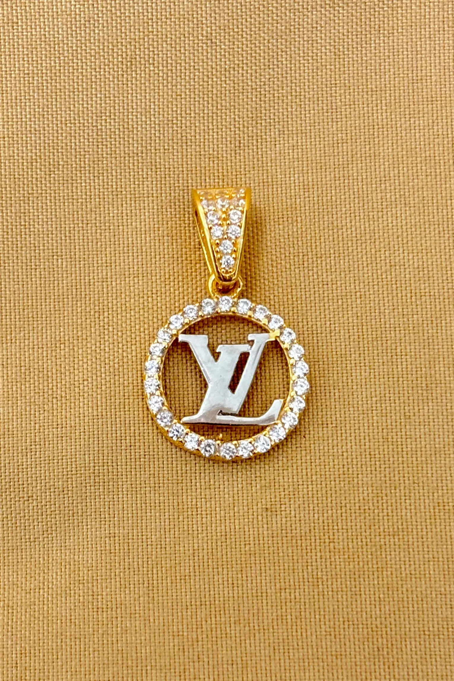 22 KT Gold Designer Louis Vitton Pendant (D57)