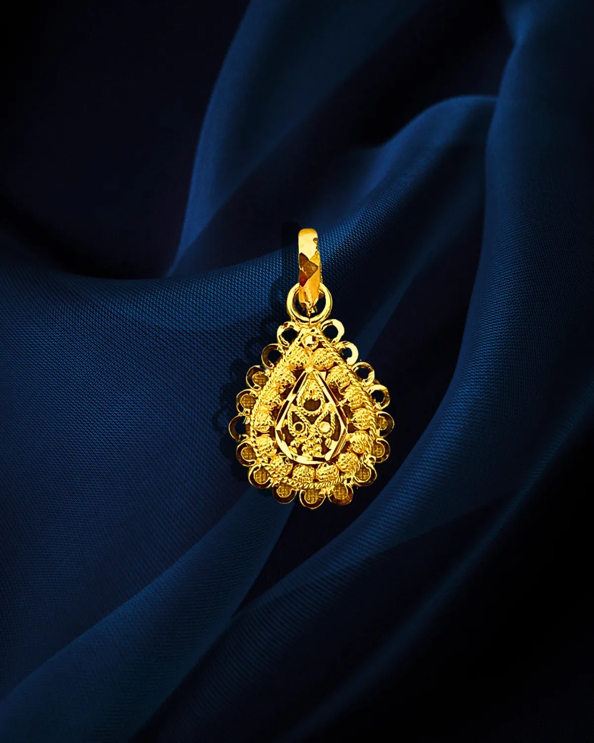 22 KT Gold Designer Teardrop Engraved Pendant Set (D125)