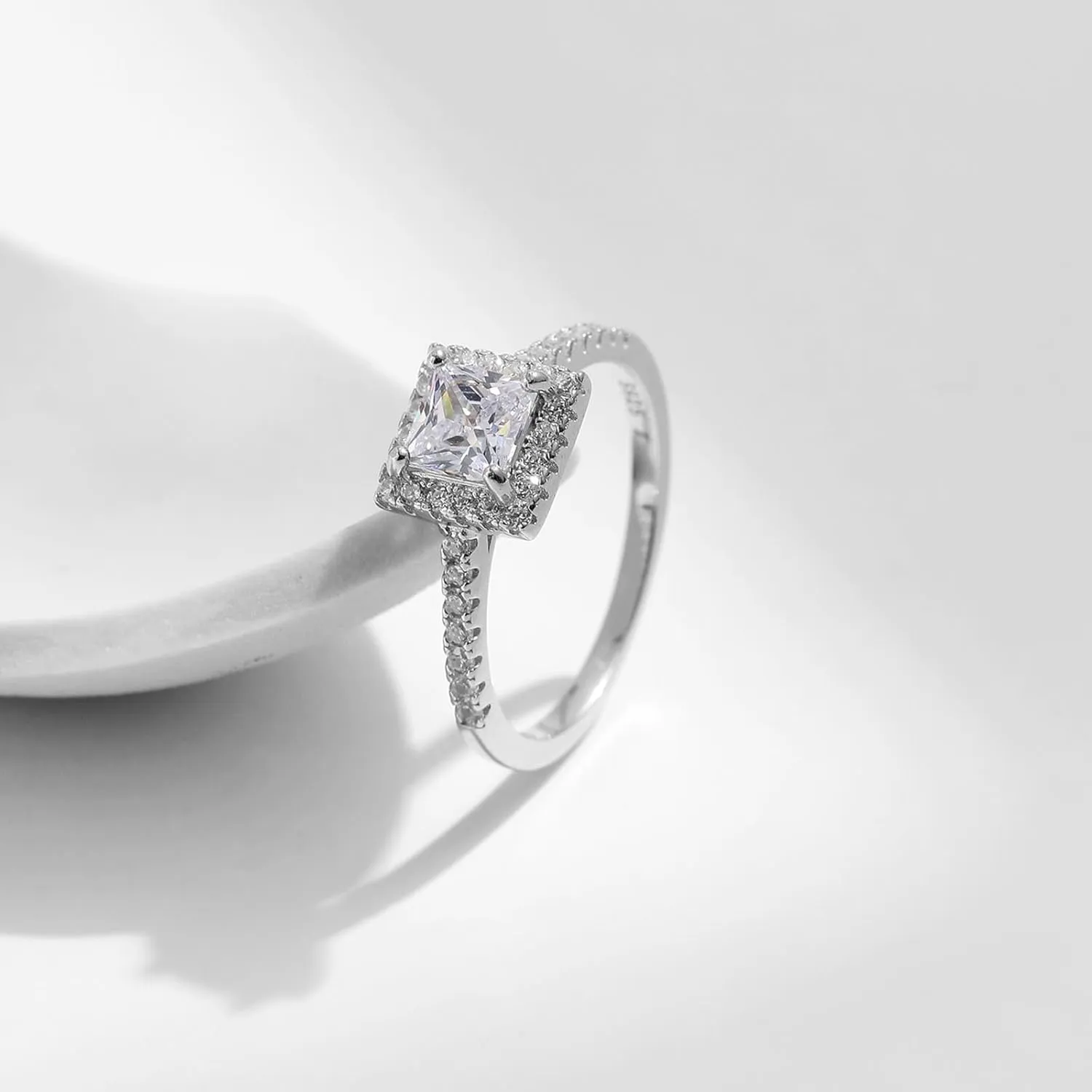 Aienid Promise Rings 5.5 Ladies Wedding Bands White Gold 9K Au375/Au585 Square-Shape 5X5mm Moissanite Stackable for Women Wedding