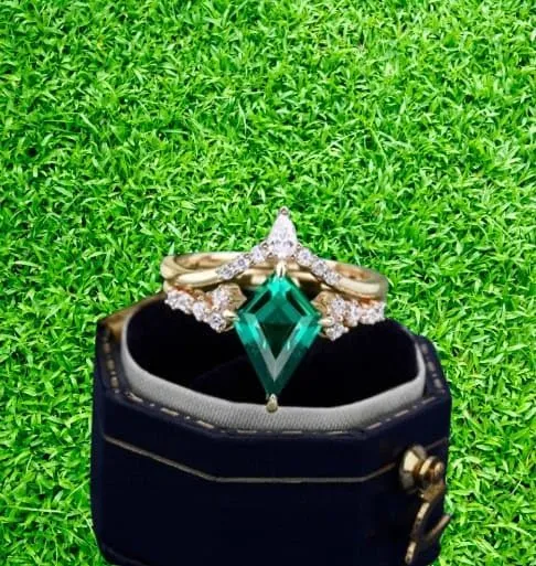 Elegant 925 Silver Gemstone Ring Set Kite Shape Lab Created Emerald Ring Set