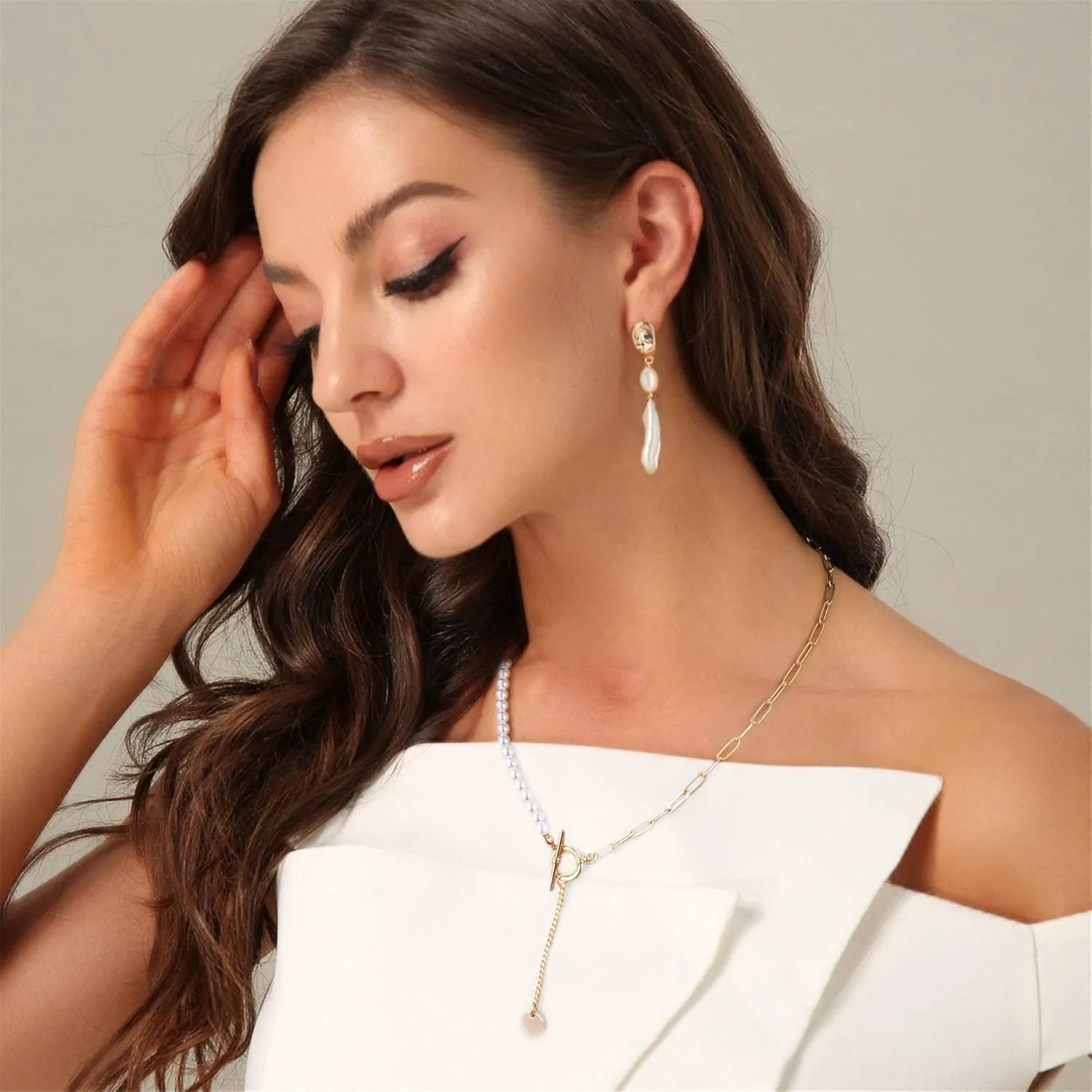 Gold Layered Necklaces for Women, 14K Gold Plated Vintage Evil Eye Queen Elizabeth Bee Sun and Moon Medallion Necklace Retro Choker Chain Link Necklace Gold Layered Necklaces for Women Jewelry