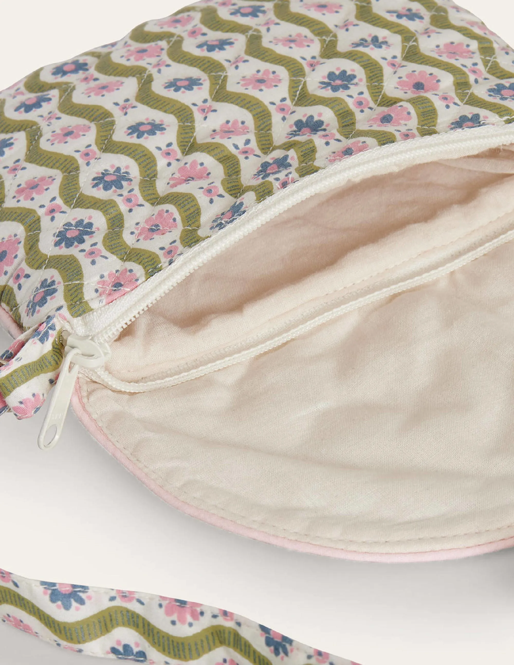 Quilted Crossbody Bag-Vanilla Pod Daisy Wave