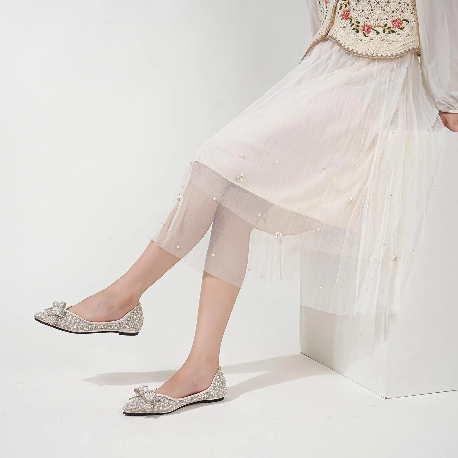 Women's Rhinestone Flats Pointed Toe Low Heel Wedding Shoes Comfortable Women Dress Shoes ?
